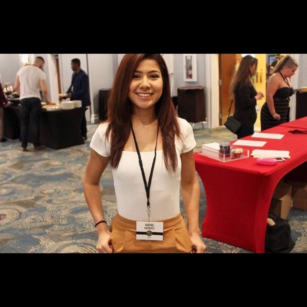 Whole set. Very nice professional outfit.